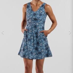 Title Nine Blue Patterned Dream V-Neck Buttah Athletic Dress XS